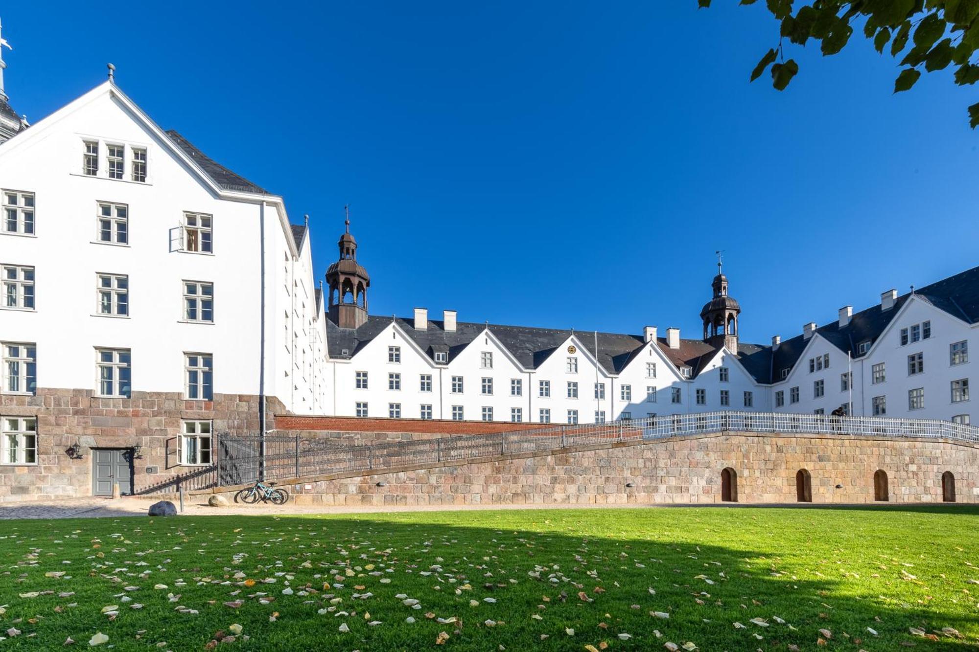 Mooi: Fantastisches Apartment Mit Seeblick Und Stil, Netflix Ploen Exterior photo
